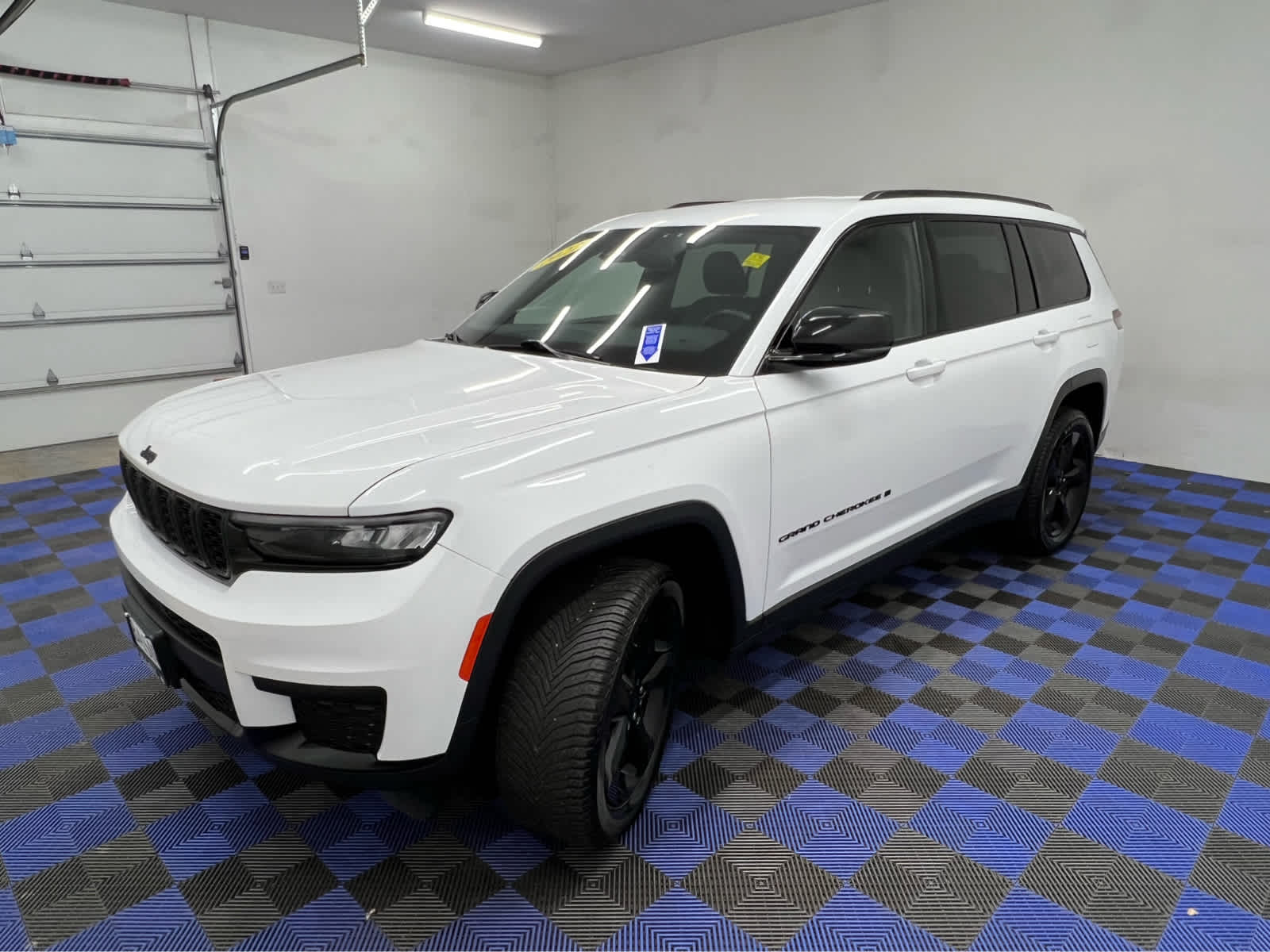 2022 Jeep Grand Cherokee Altitude photo 3