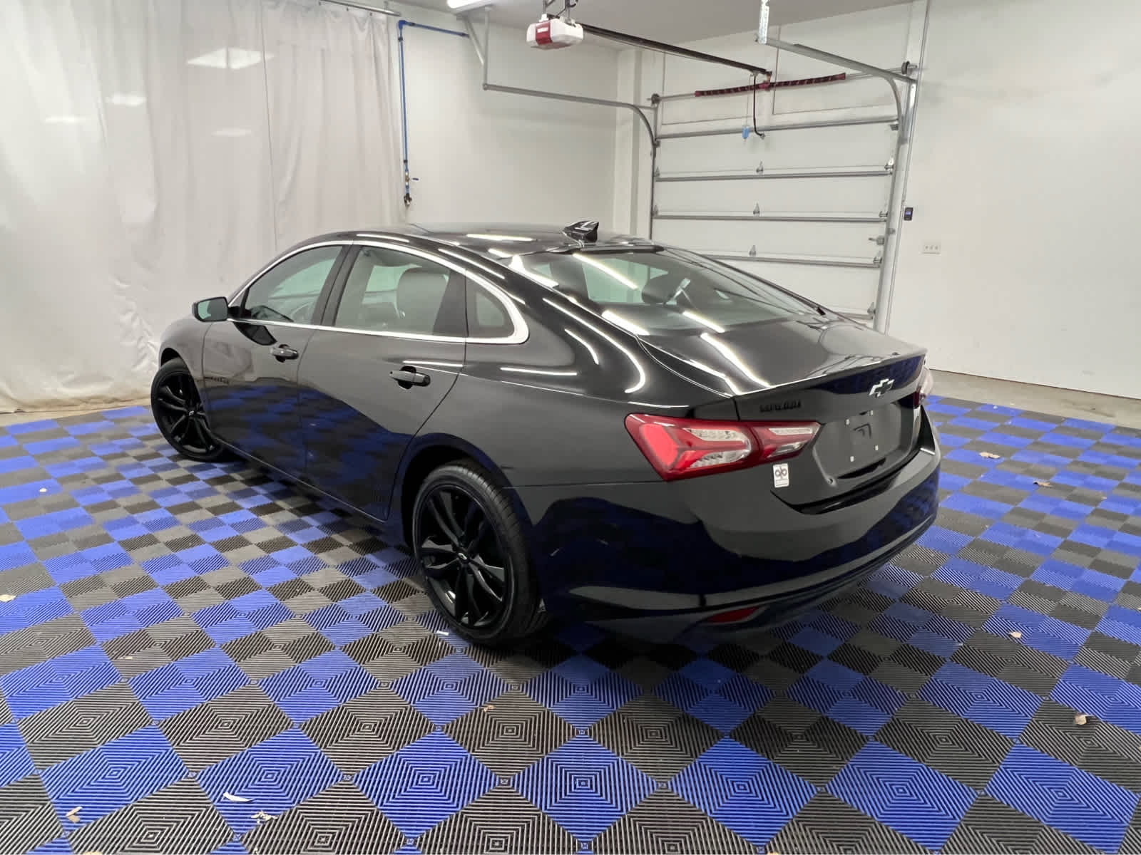 2023 Chevrolet Malibu 1LT photo 2