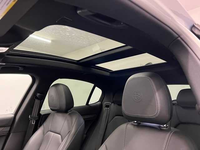 2022 Alfa Romeo Stelvio Ti photo 3