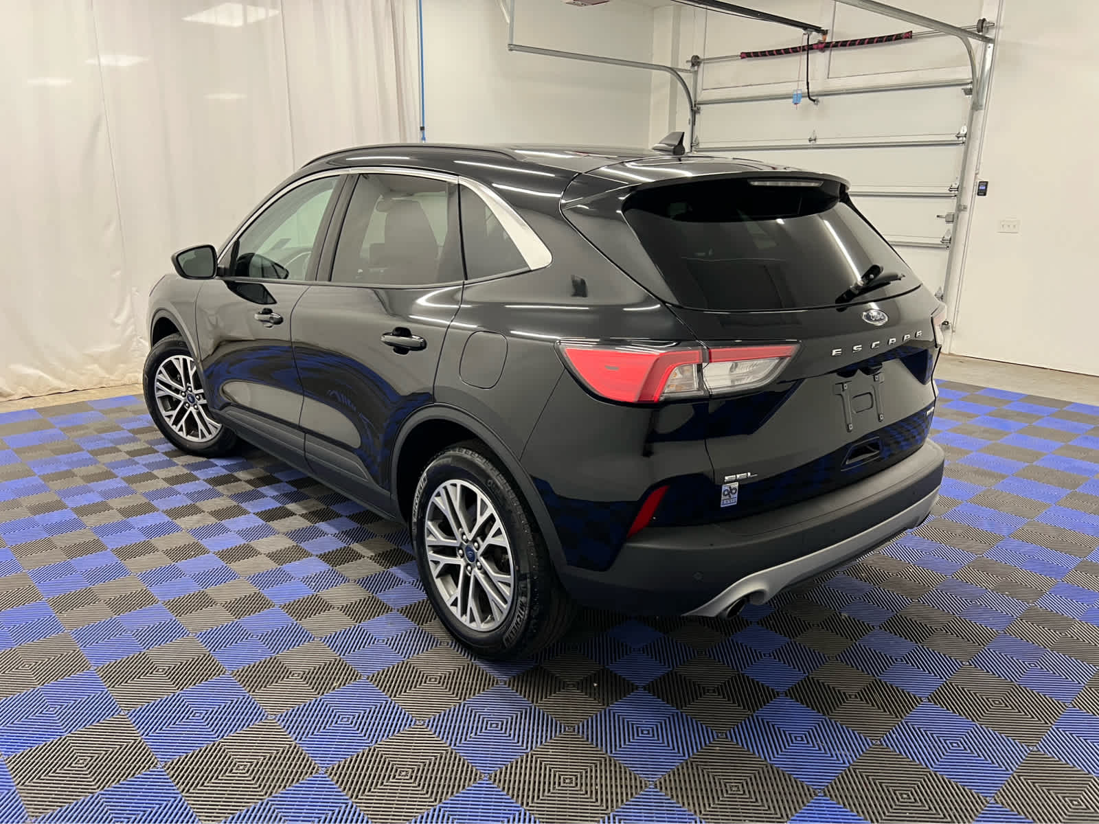 2022 Ford Escape SEL photo 4