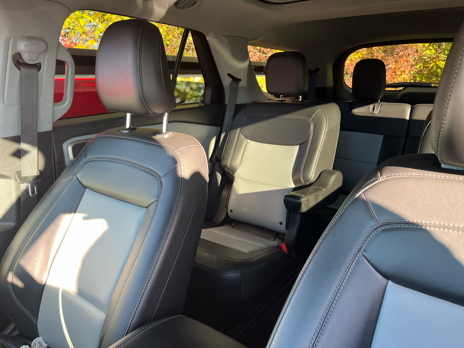 2023 Ford Explorer XLT photo 2