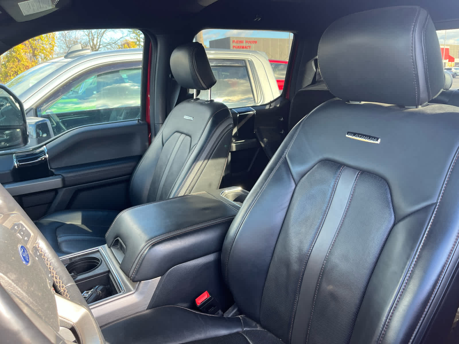 2022 Ford F-350 Platinum photo 2