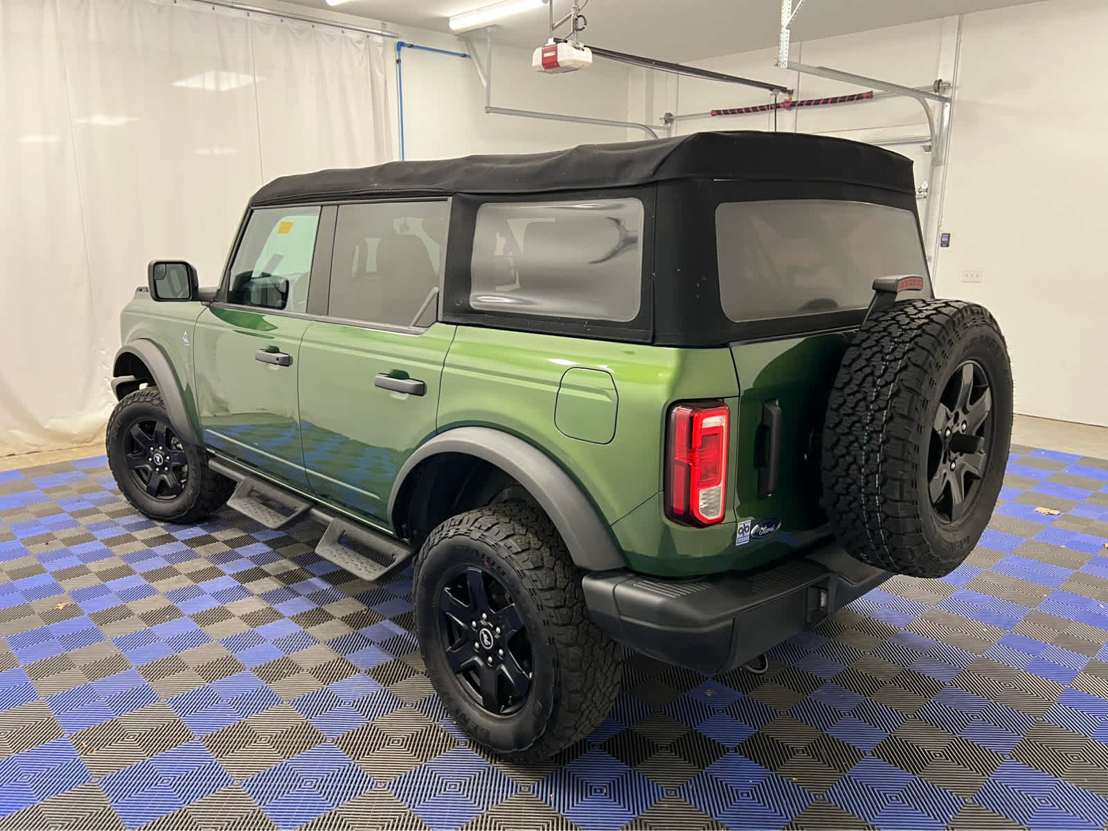 2022 Ford Bronco Black Diamond photo 4