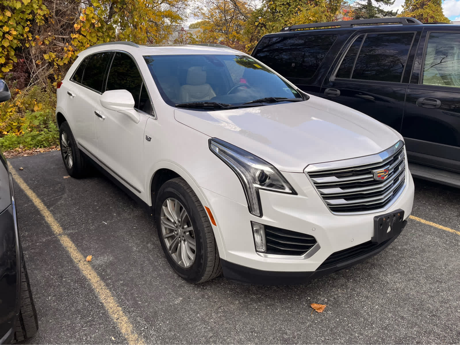 Used 2017 Cadillac XT5 Luxury with VIN 1GYKNDRS6HZ146149 for sale in Niagara Falls, NY