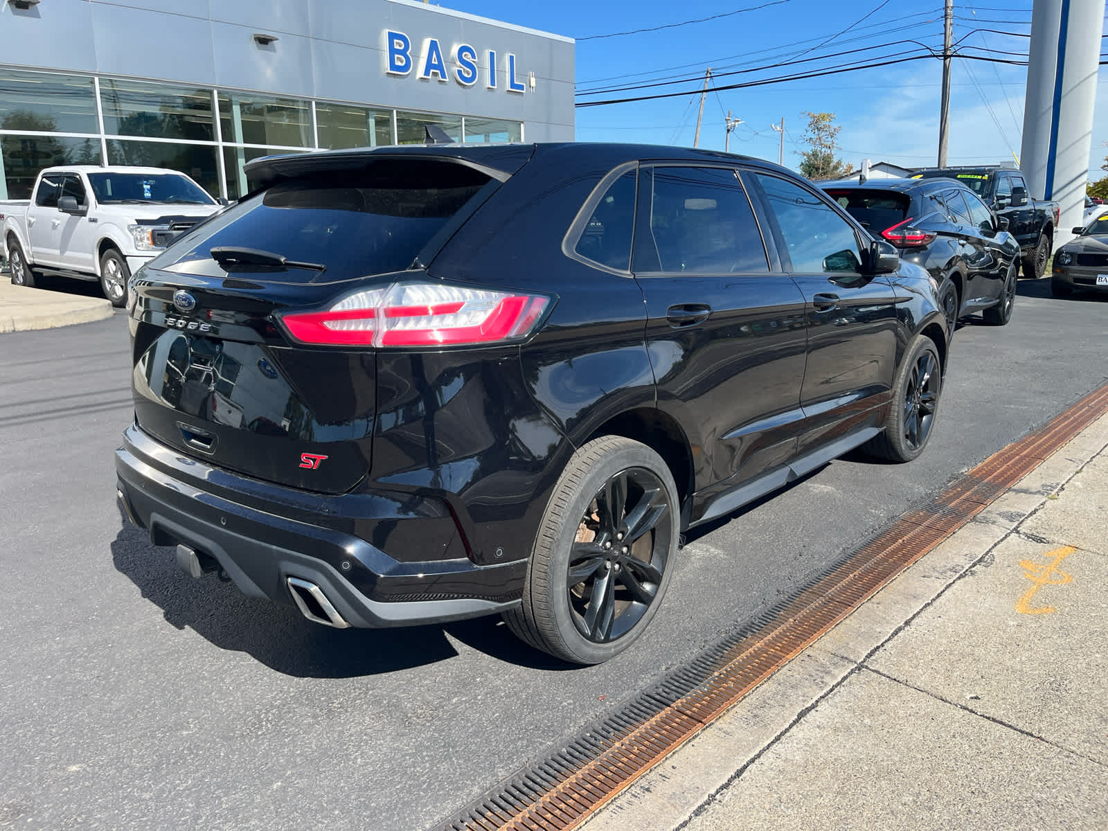 2021 Ford Edge ST photo 2
