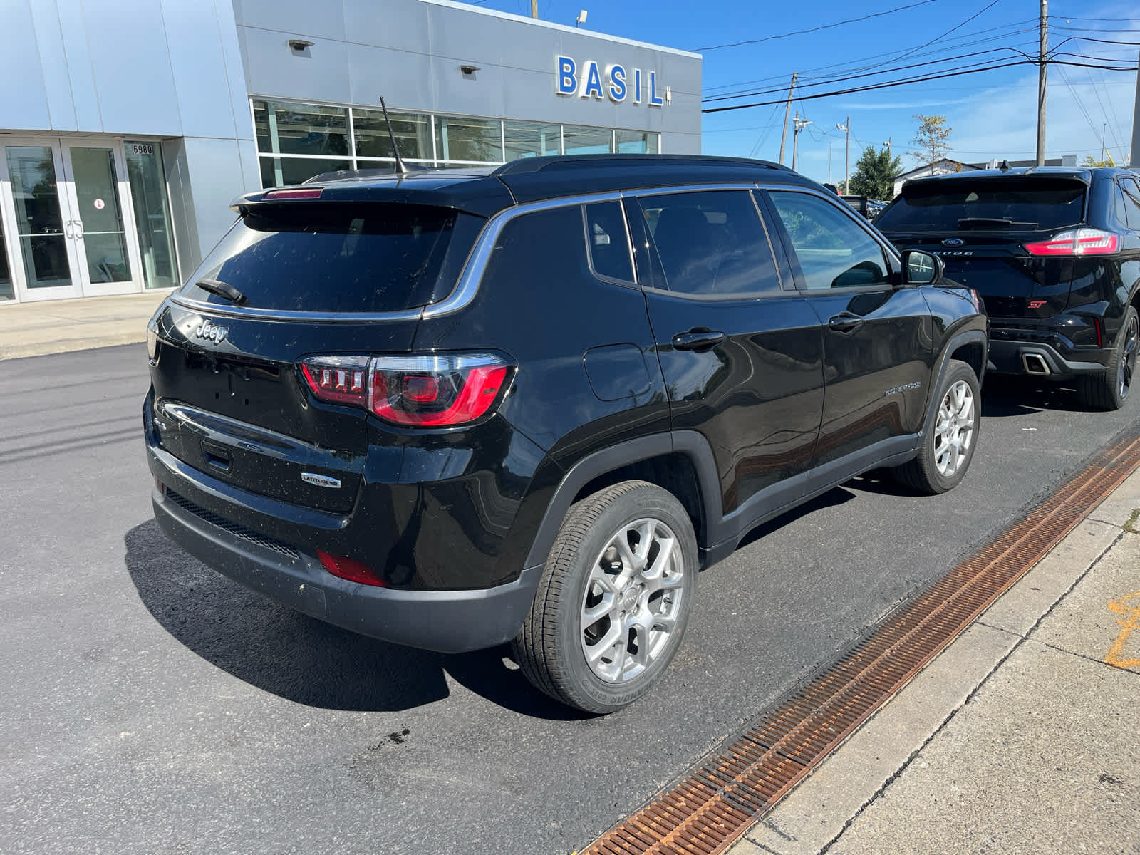 2022 Jeep Compass Latitude Lux photo 2