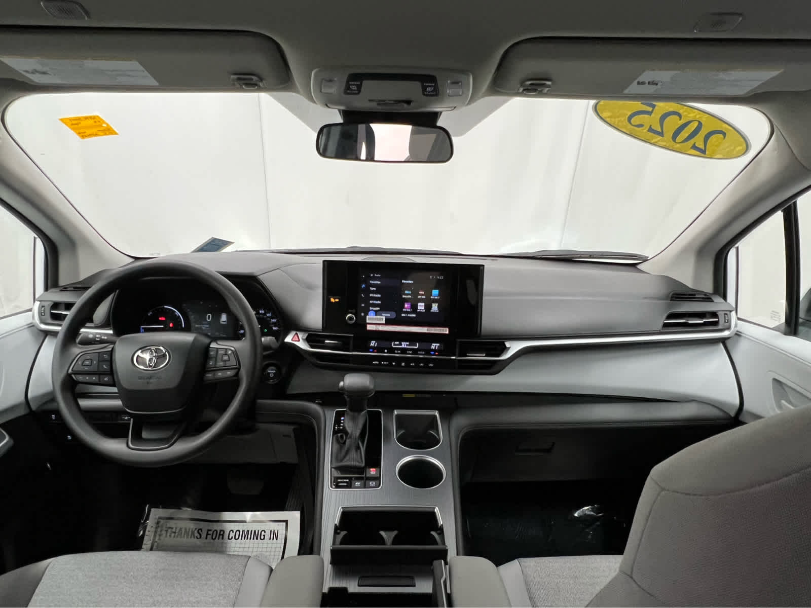 2025 Toyota Sienna LE - Photo 35