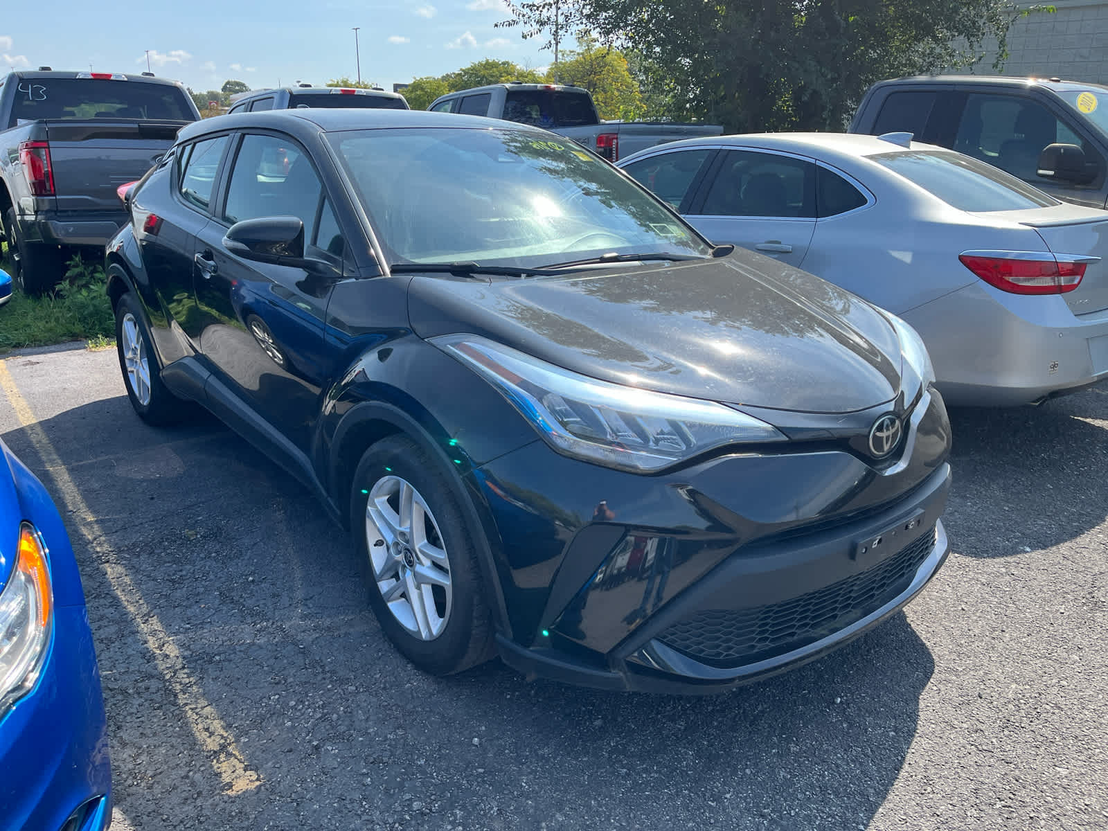 2021 Toyota C-HR LE photo 2