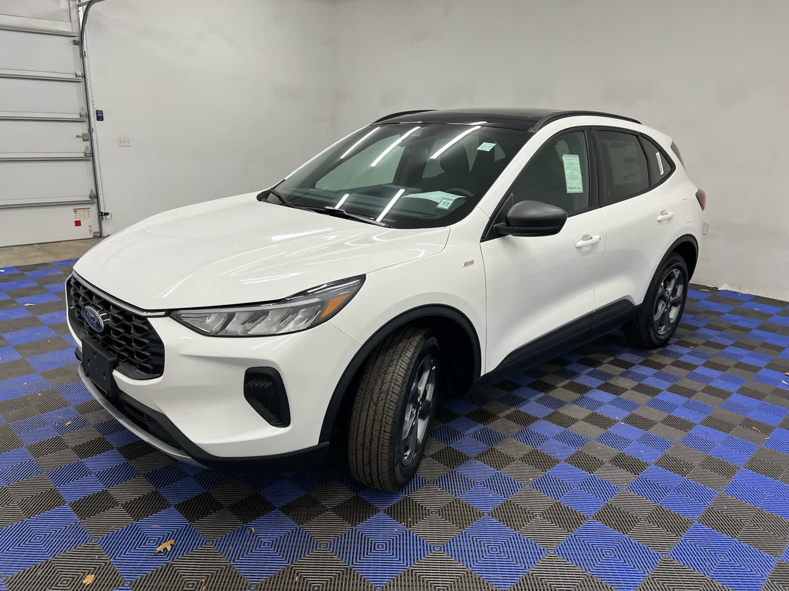 2025 Ford Escape ST-Line photo 3