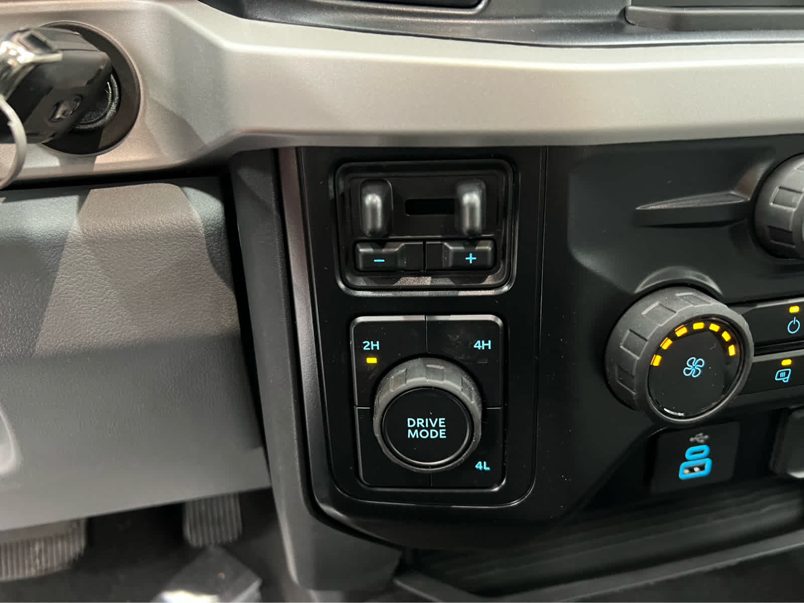2026 Ford F-350 Super Duty XL - Photo 17