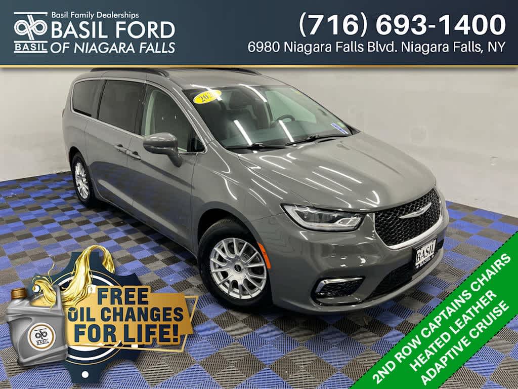 2022 Chrysler Pacifica Touring L's photo