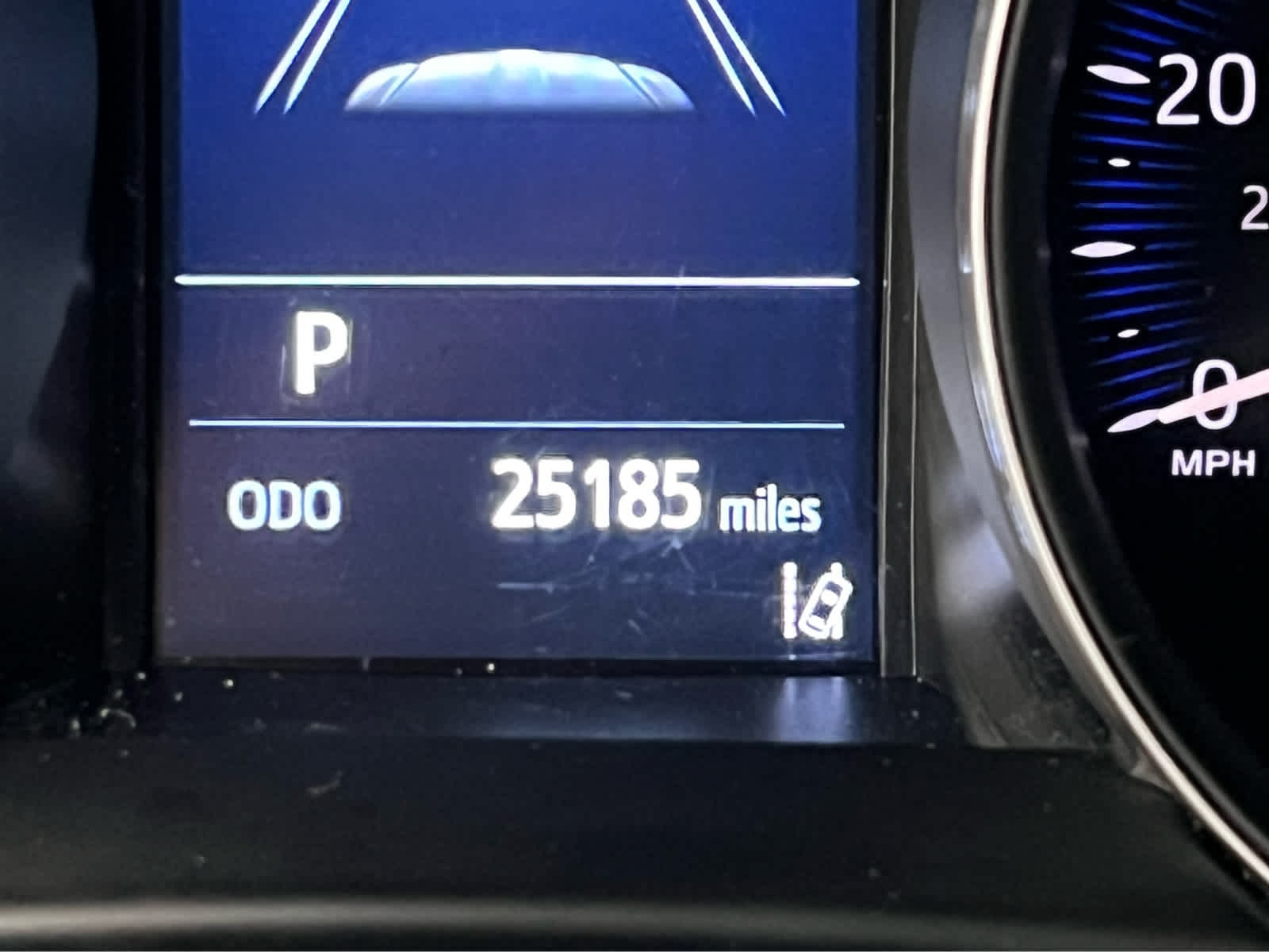 2021 Toyota C-HR LE photo 4