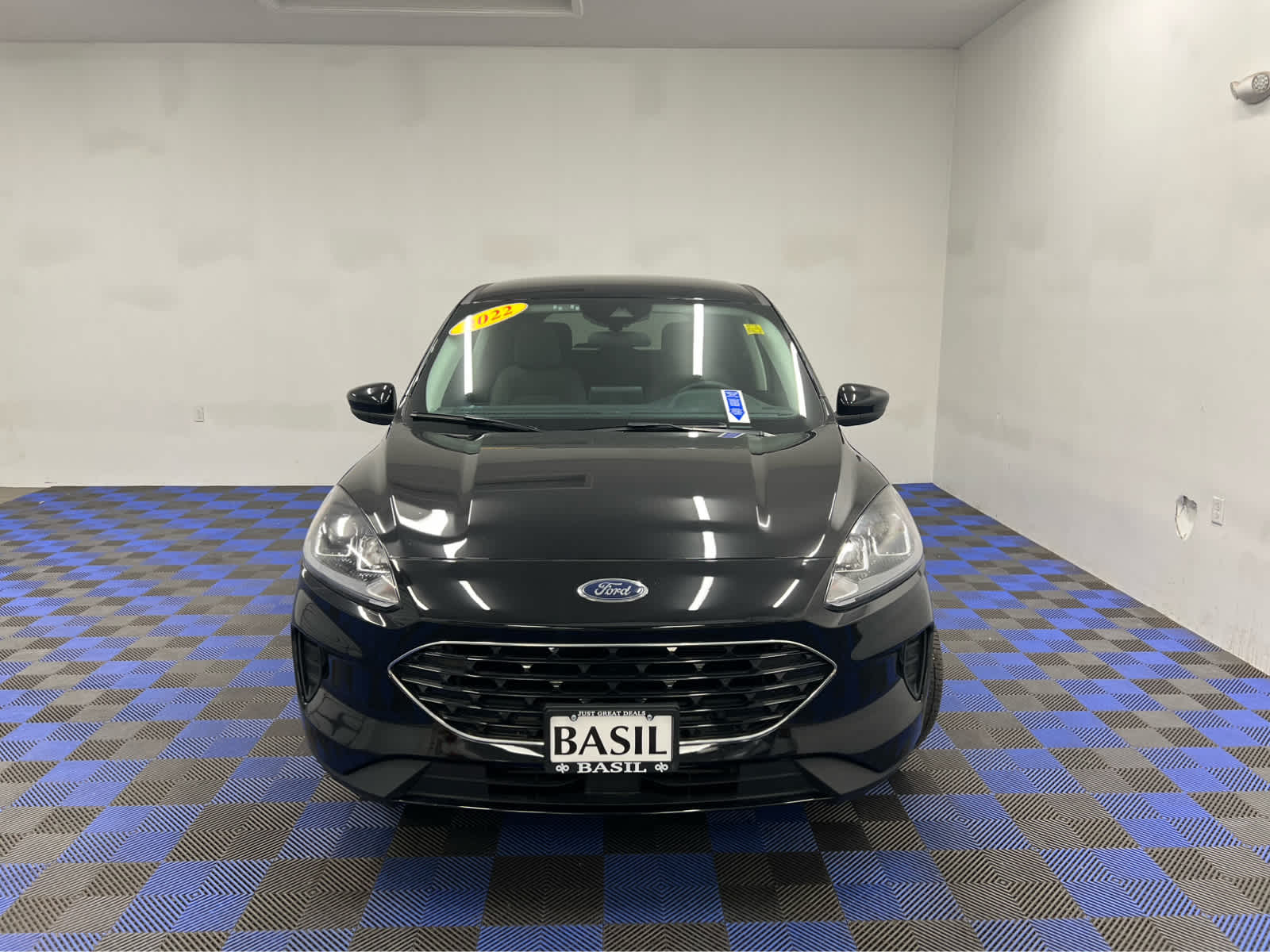 2022 Ford Escape SE photo 2