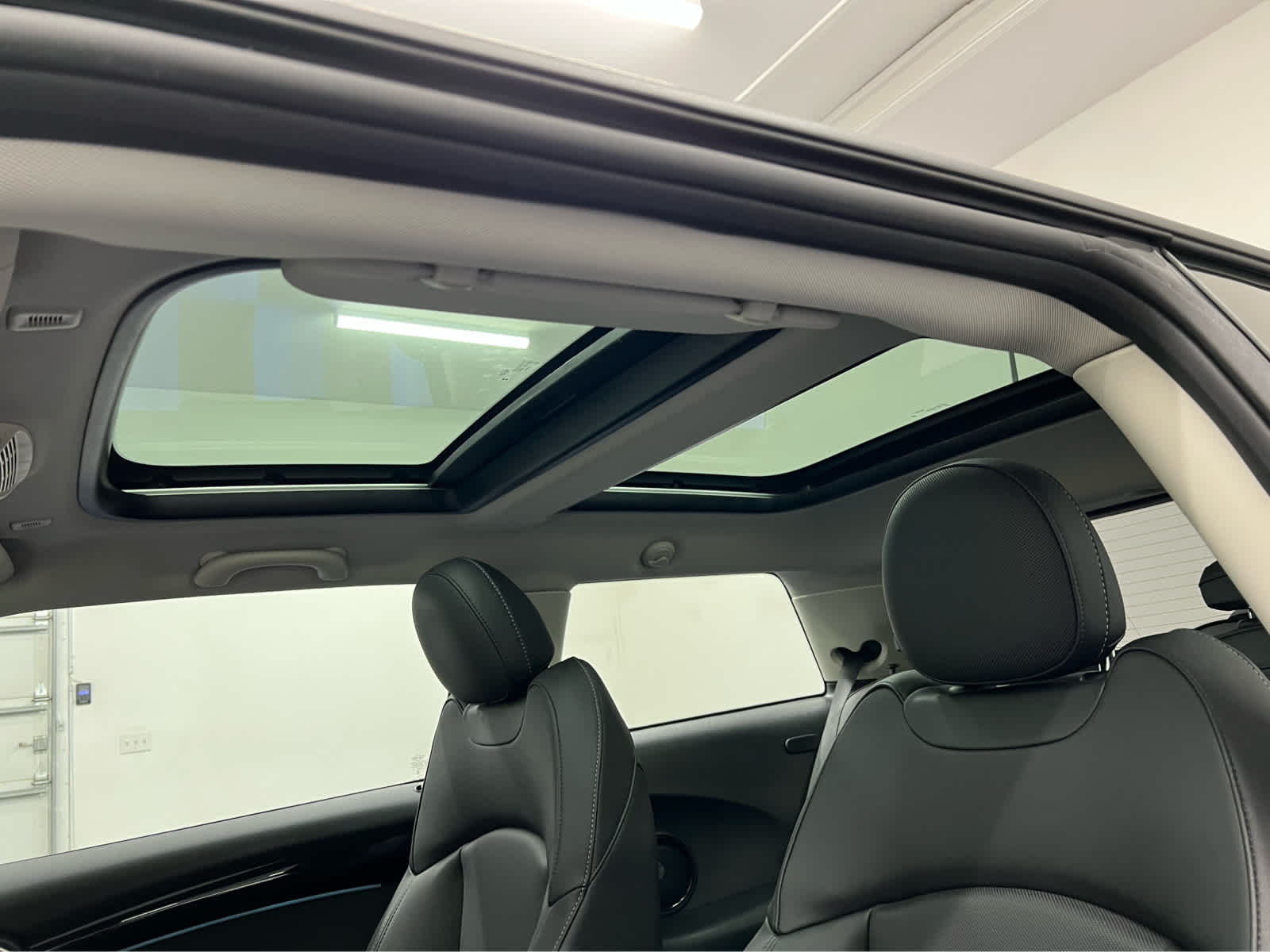 Used 2024 MINI Hardtop 2 Door SE with VIN WMW13DJ02R2U44304 for sale in Niagara Falls, NY