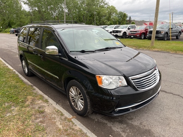 Used 2015 Chrysler Town & Country Touring-L with VIN 2C4RC1CG5FR639440 for sale in Niagara Falls, NY