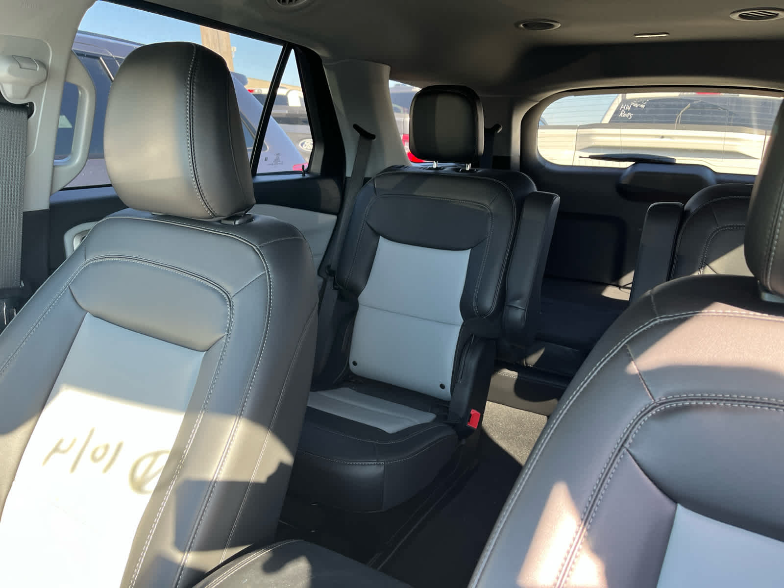2023 Ford Explorer XLT photo 2
