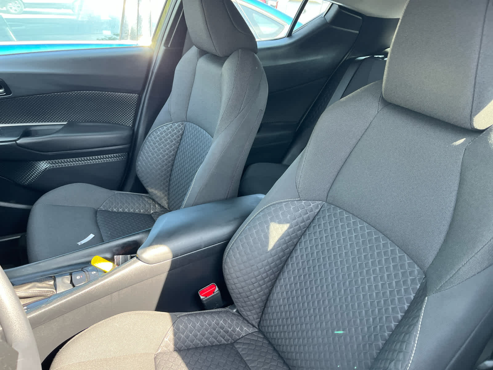 2021 Toyota C-HR LE photo 3