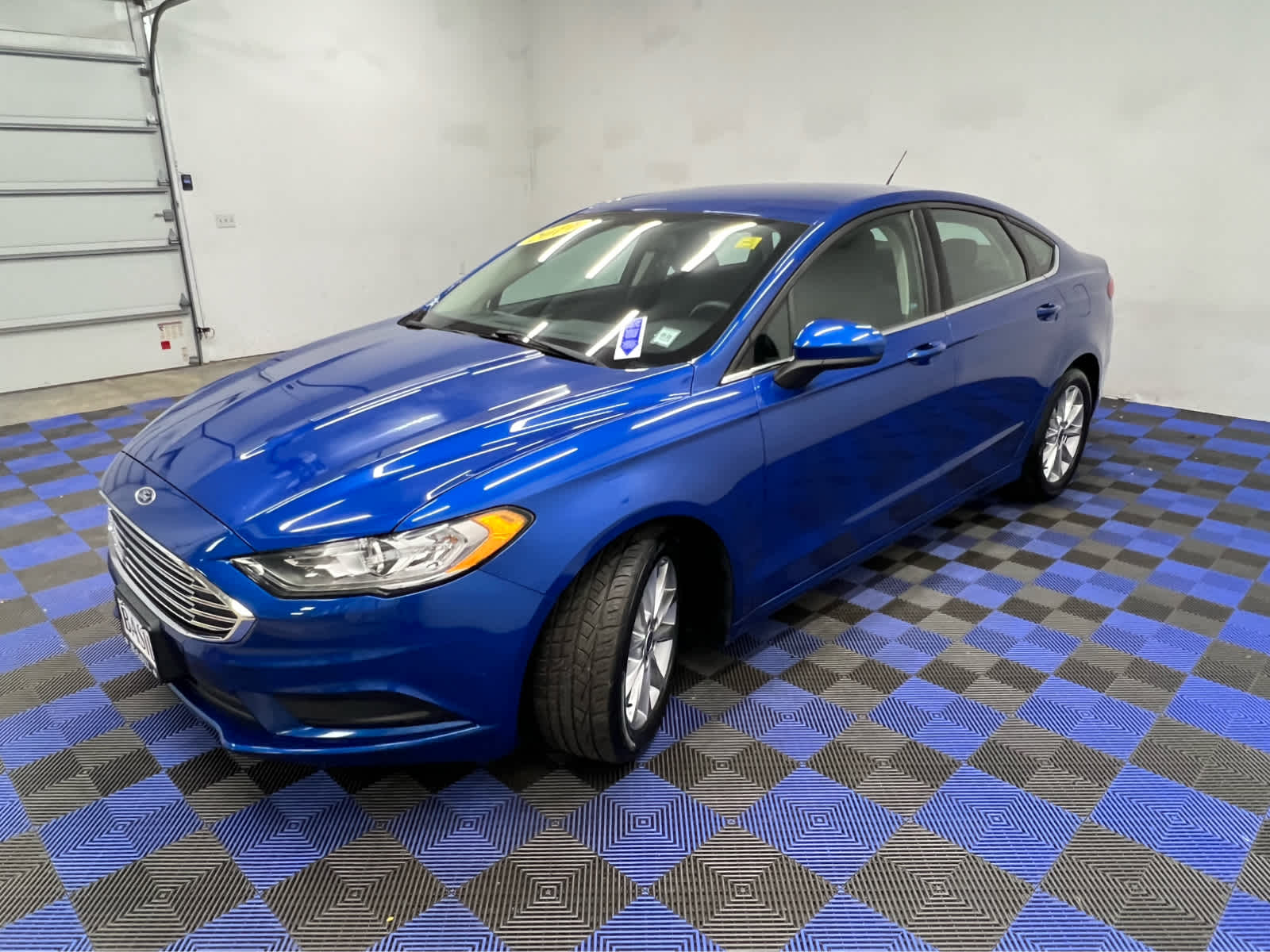 2017 Ford Fusion SE photo 3