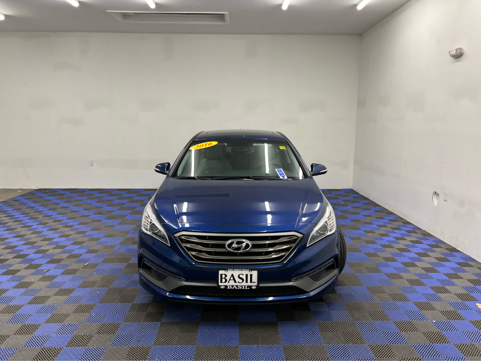 2016 Hyundai Sonata Sport photo 2