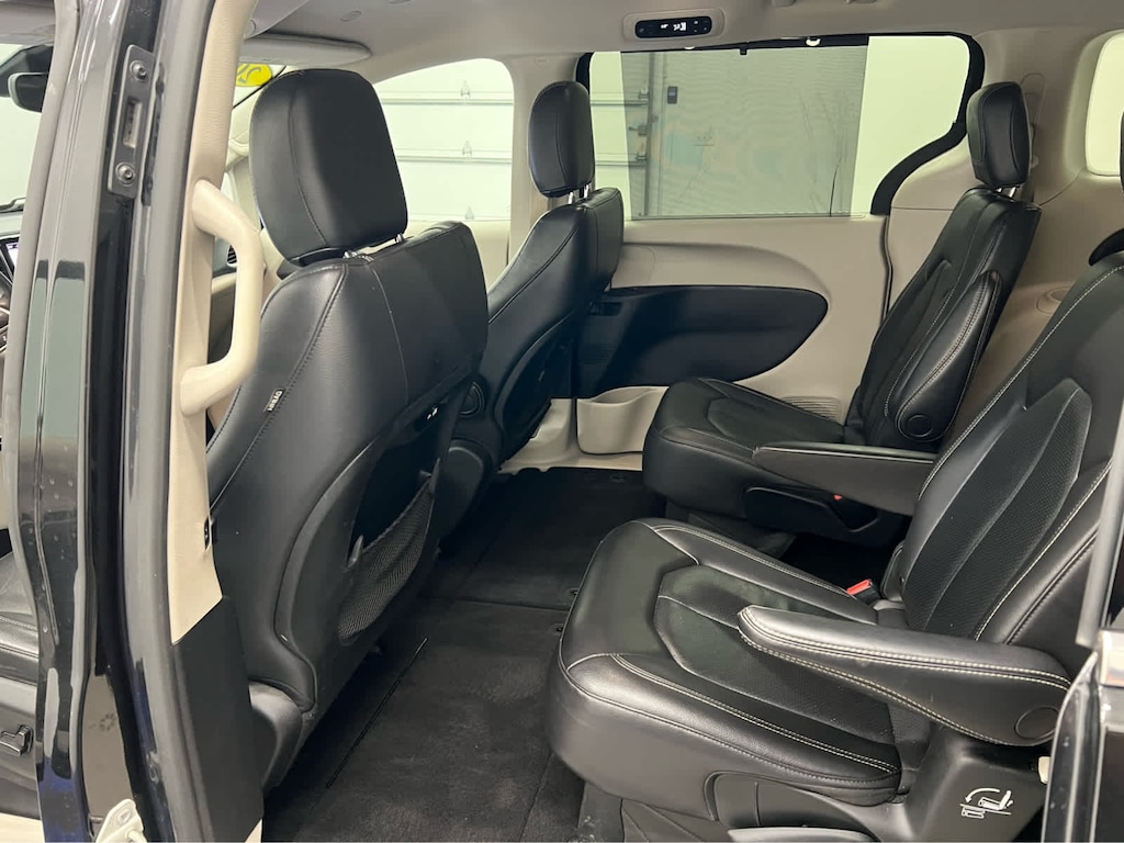 Used 2022 Chrysler Pacifica Touring L Van Passenger Van