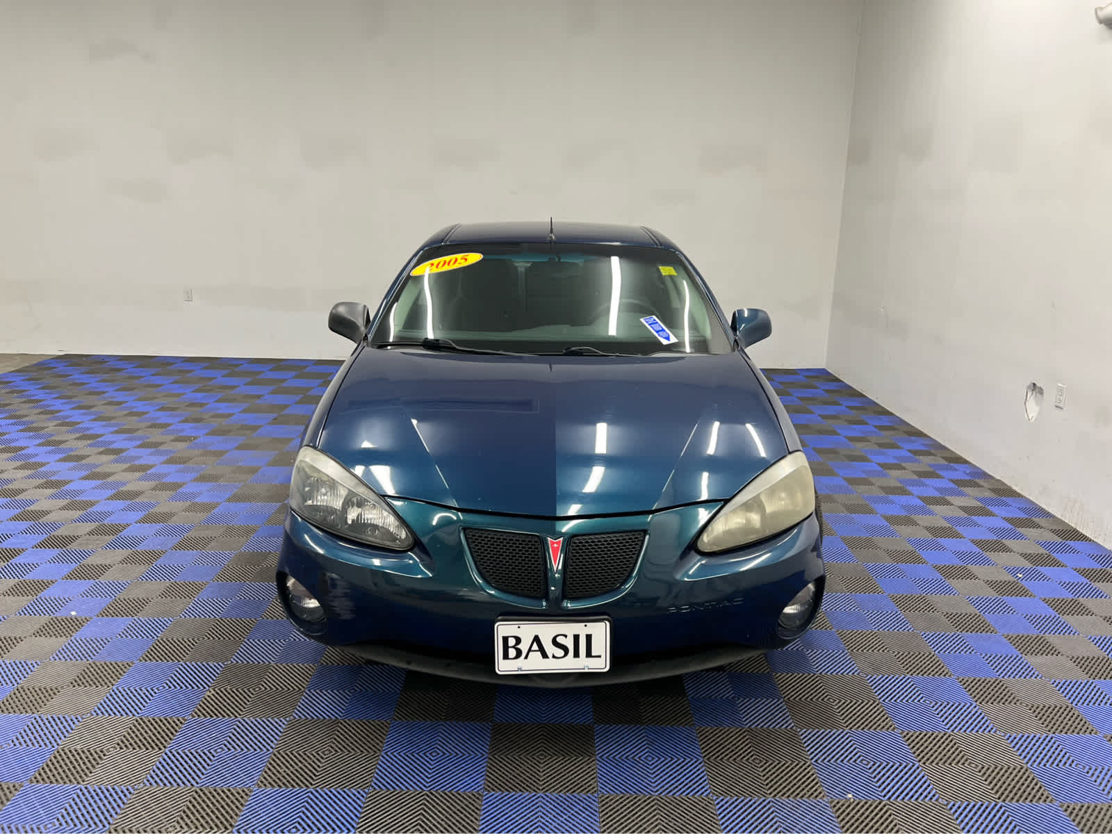 Used 2005 Pontiac Grand Prix GT1 with VIN 2G2WP522451293841 for sale in Niagara Falls, NY