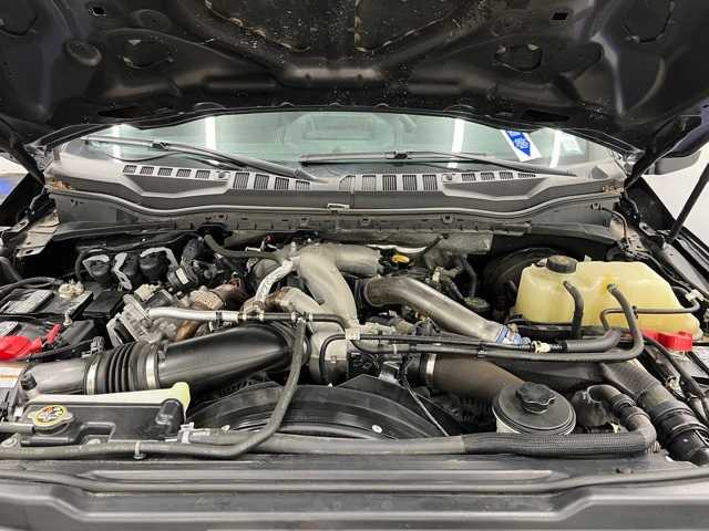 2022 Ford F-250 Lariat photo 2