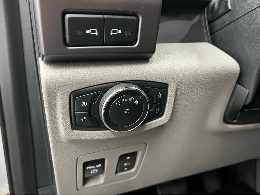 2016 Ford F-150 XLT photo 4