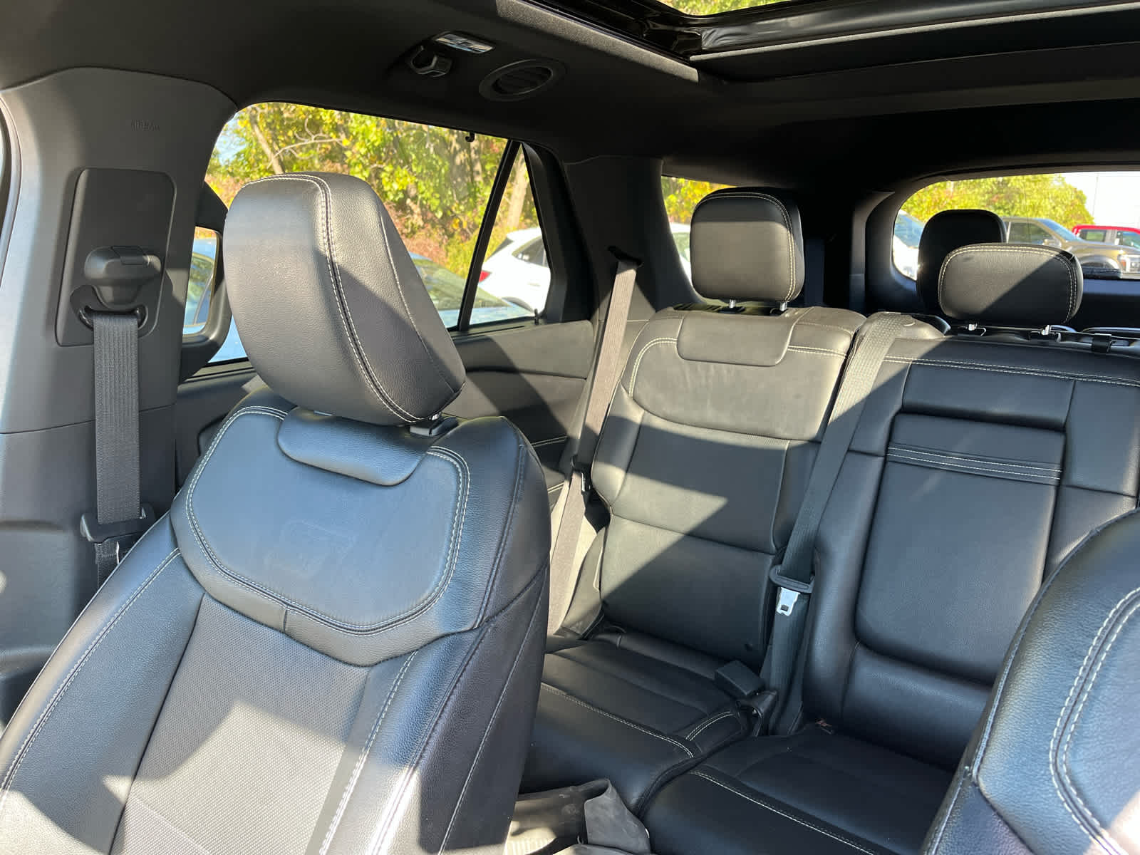 2022 Ford Explorer ST photo 2
