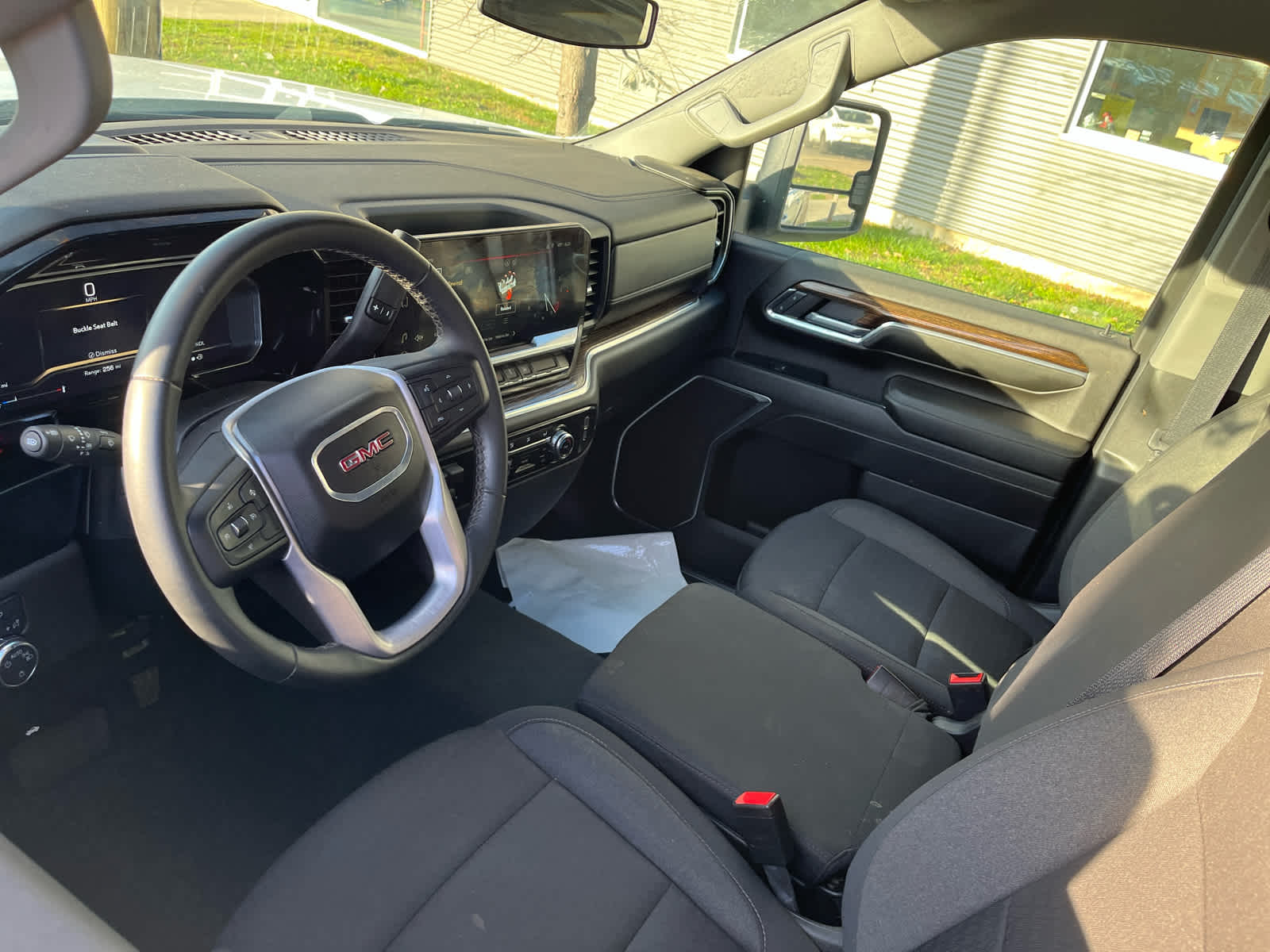 2024 Gmc Sierra HD SLE photo 4