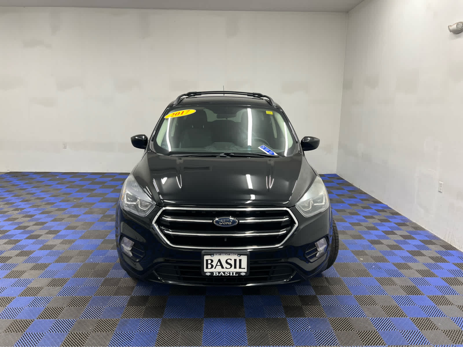 Used 2017 Ford Escape SE with VIN 1FMCU9GD8HUB42109 for sale in Niagara Falls, NY