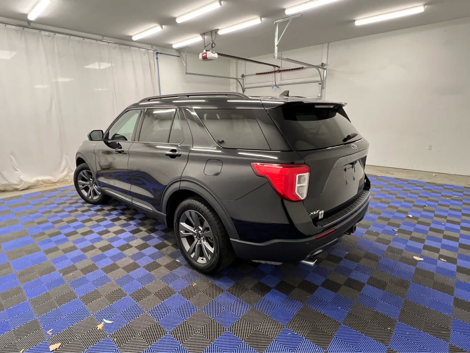 2021 Ford Explorer XLT photo 2