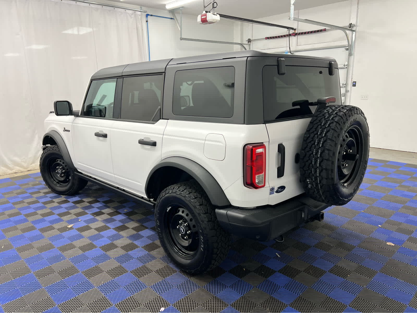 2023 Ford Bronco Black Diamond photo 4