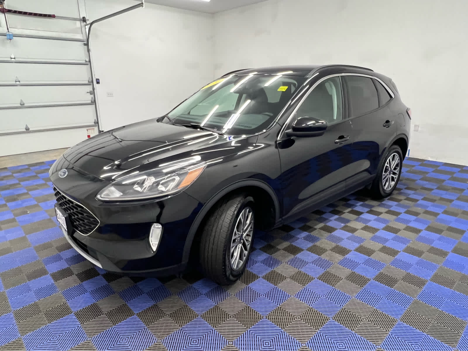 2022 Ford Escape SEL photo 3