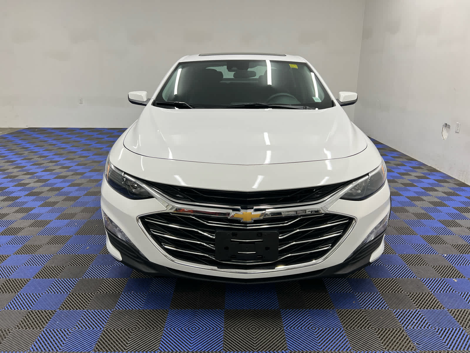 2024 Chevrolet Malibu 1LT photo 2