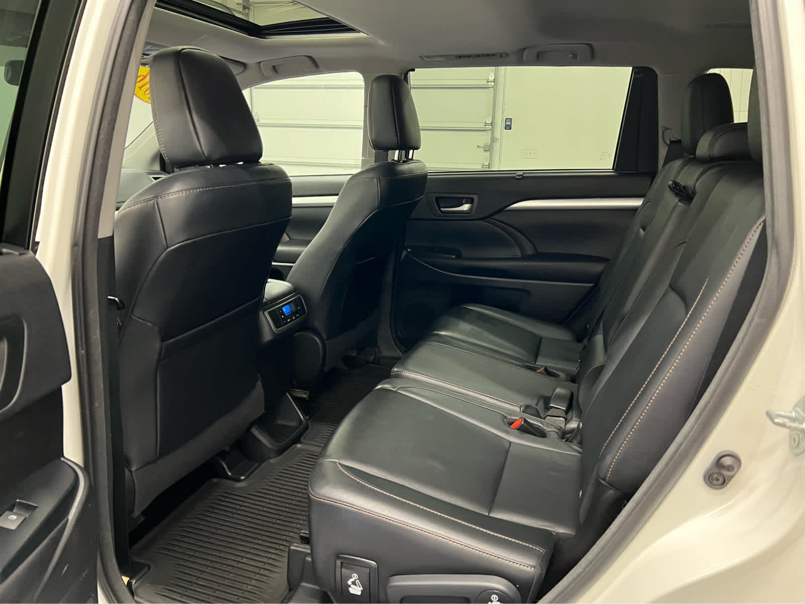 2016 Toyota Highlander XLE photo 2
