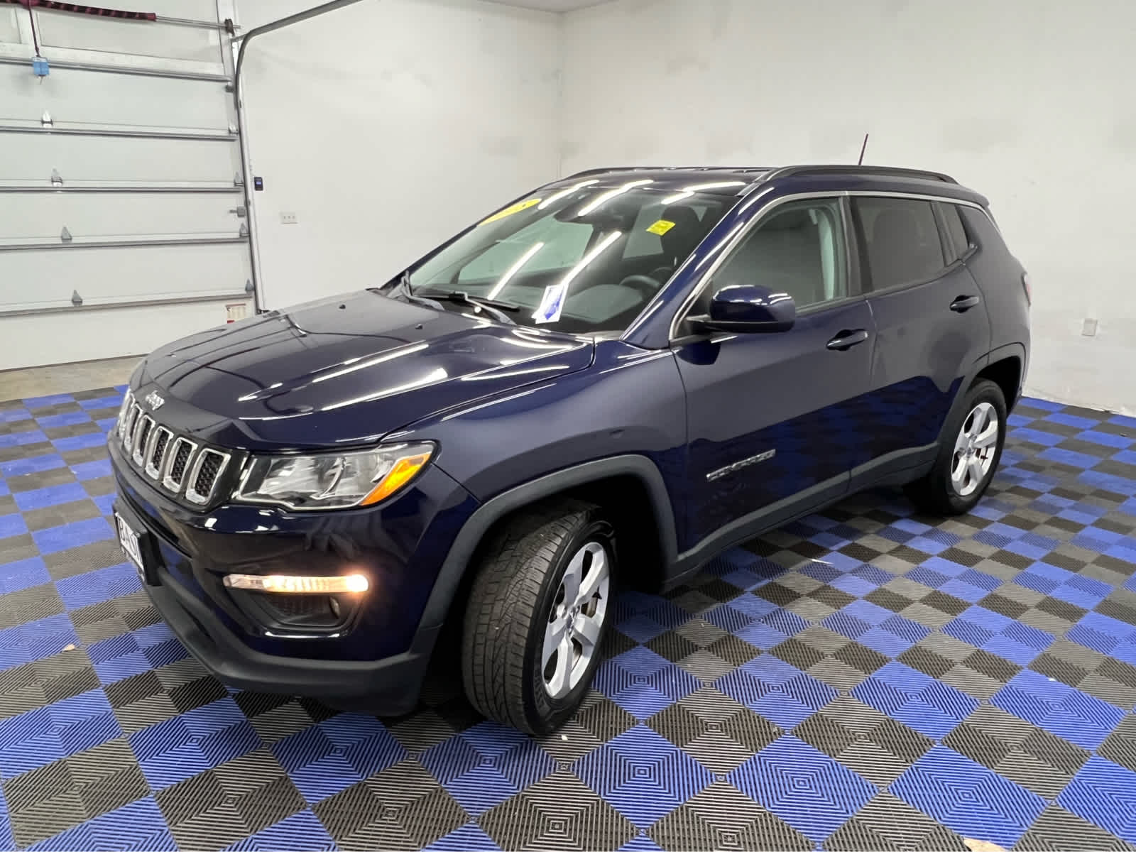 2018 Jeep Compass Latitude photo 2