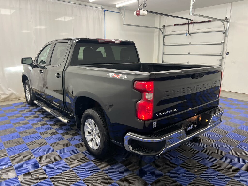 2023 Chevrolet Silverado 1500 LT photo 2
