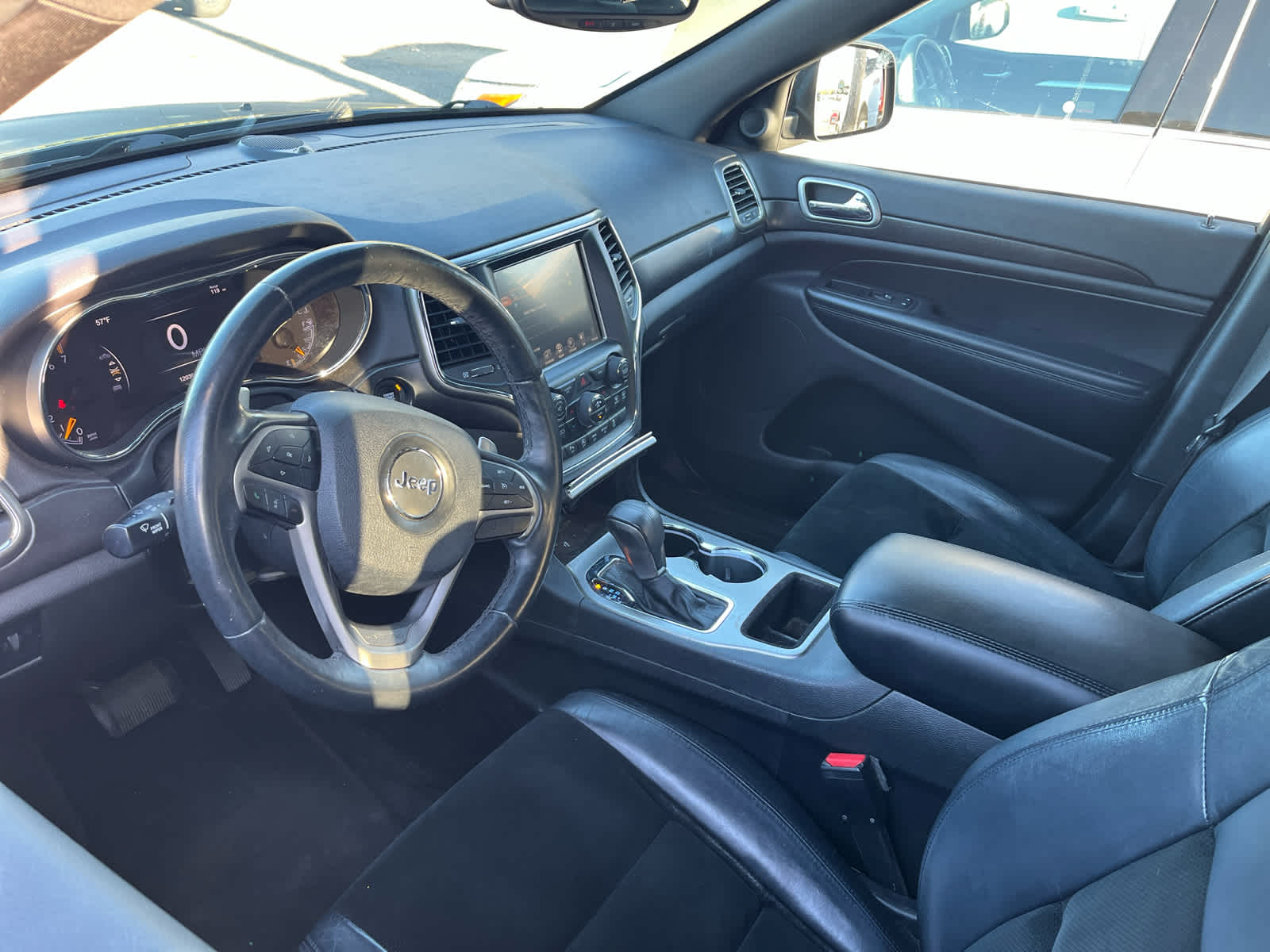 2017 Jeep Grand Cherokee Altitude photo 4
