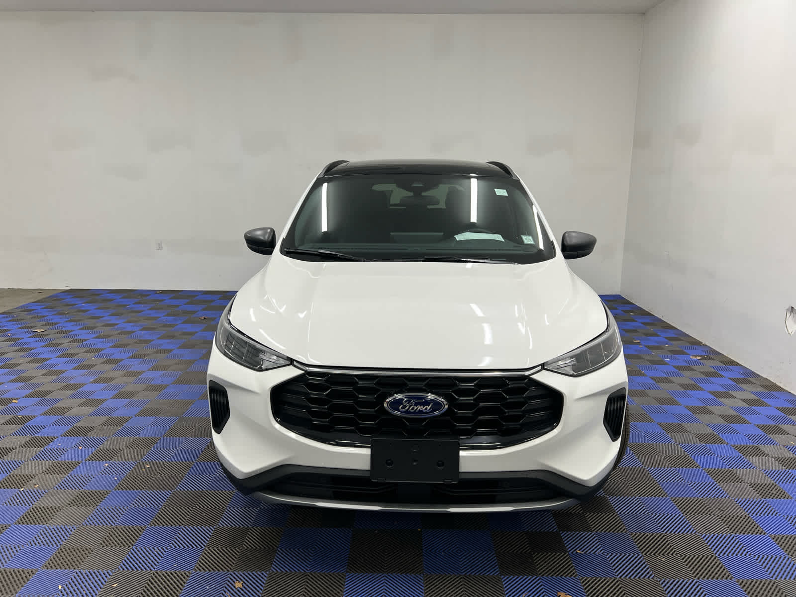 2025 Ford Escape ST-Line photo 2