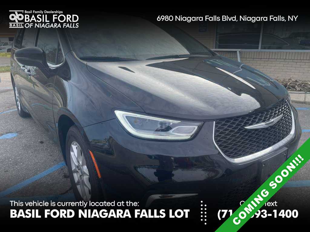 2024 Chrysler Pacifica Touring L's photo