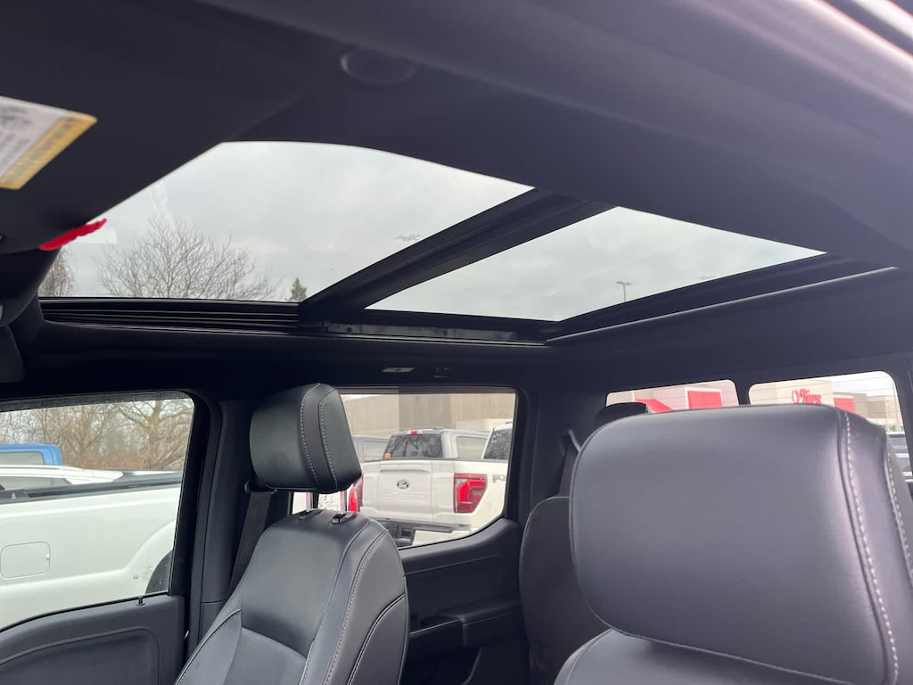 2023 Ford F-150 Lariat photo 2