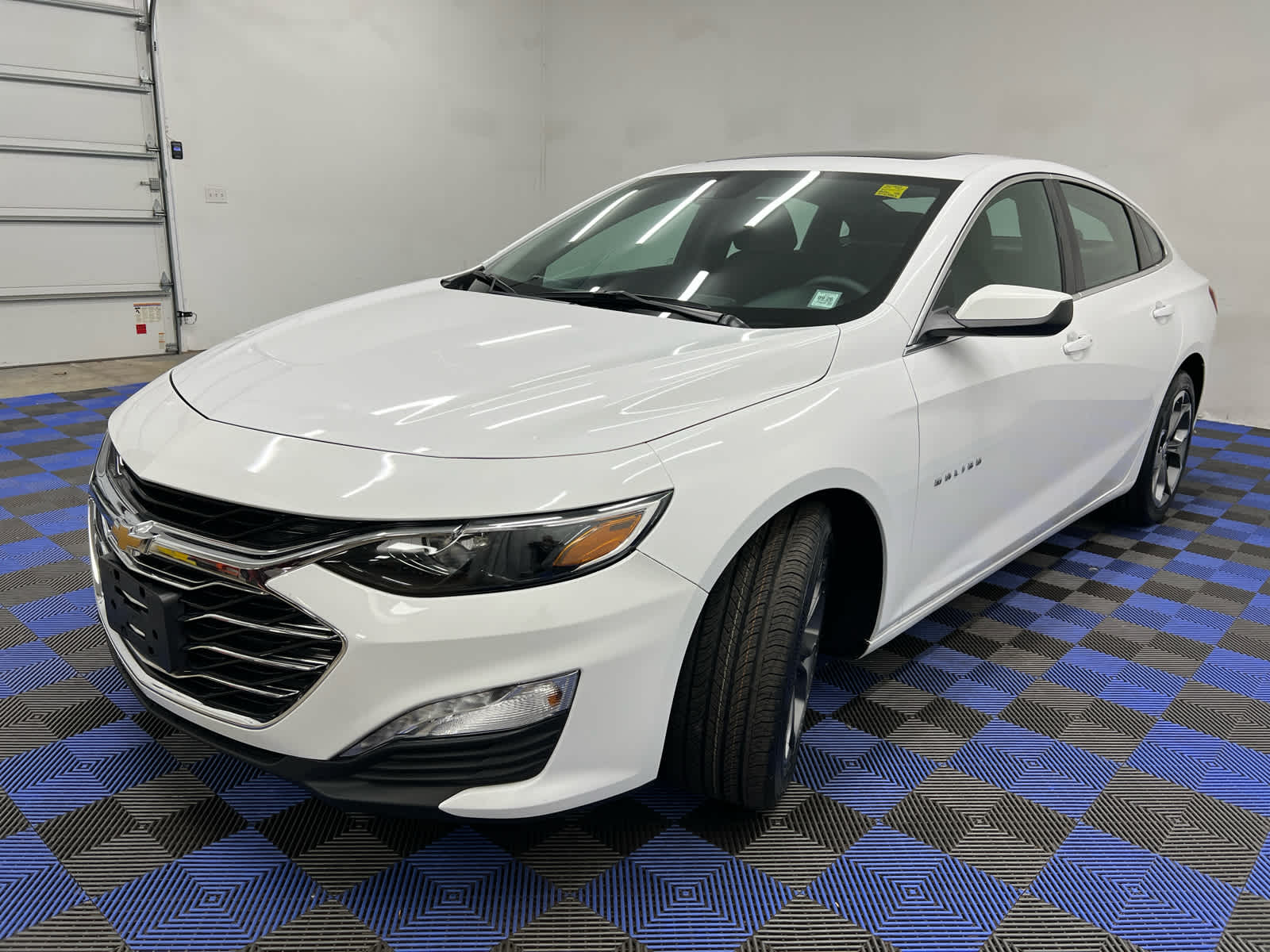 2024 Chevrolet Malibu 1LT photo 3