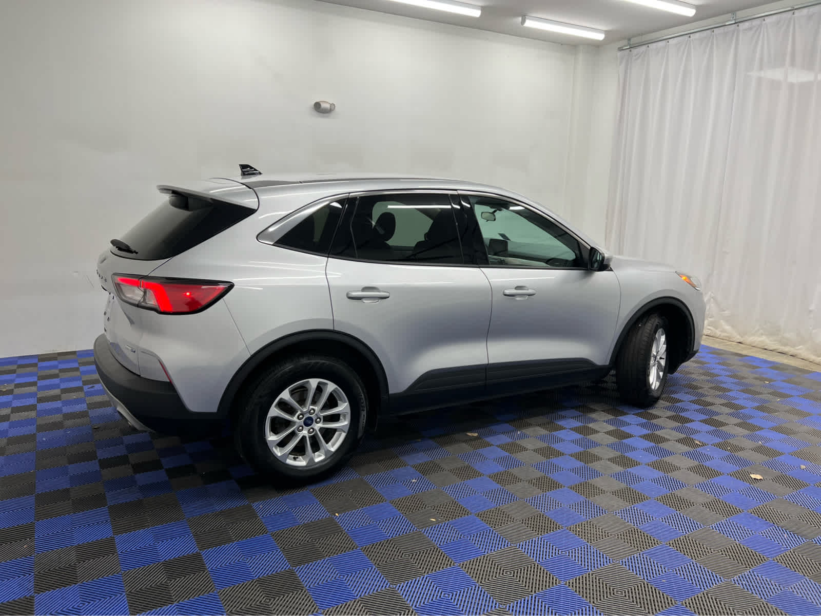 2020 Ford Escape SE photo 4