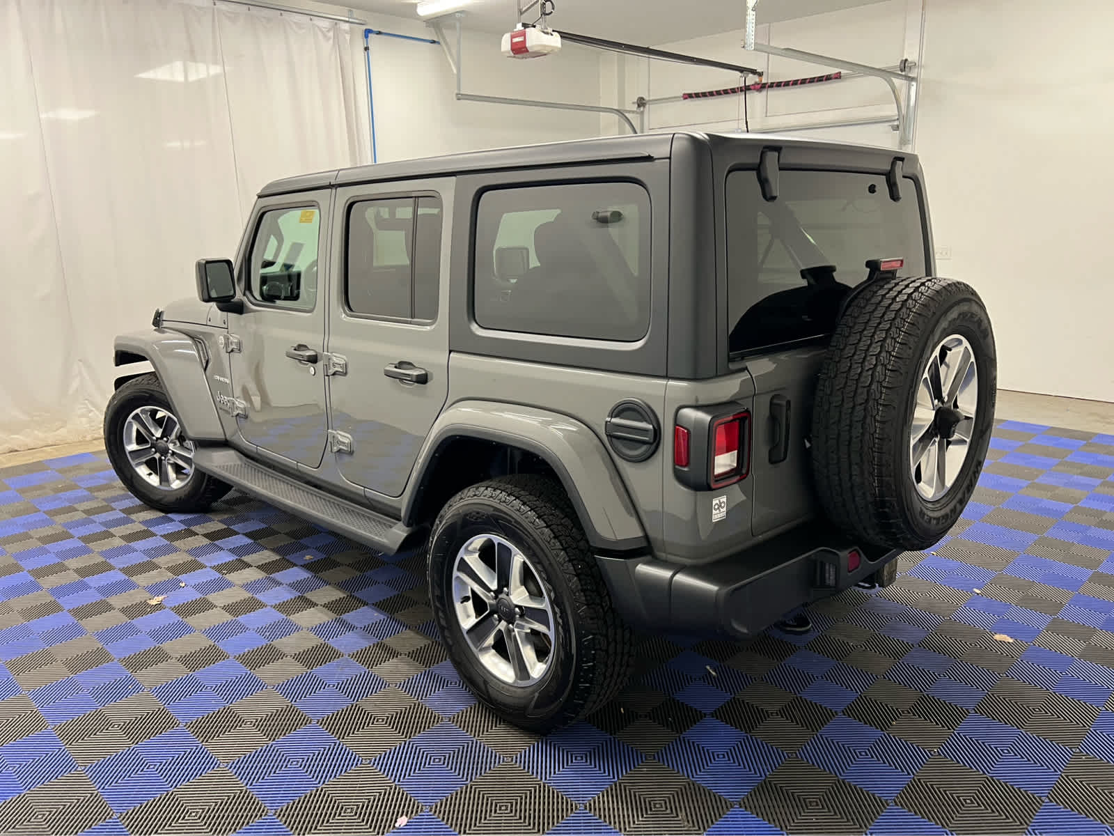 2022 Jeep Wrangler Unlimited Sahara photo 3