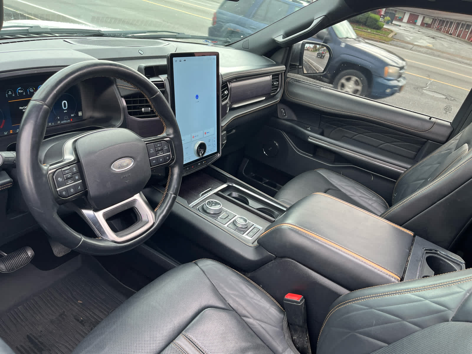 2022 Ford Expedition MAX Platinum photo 2