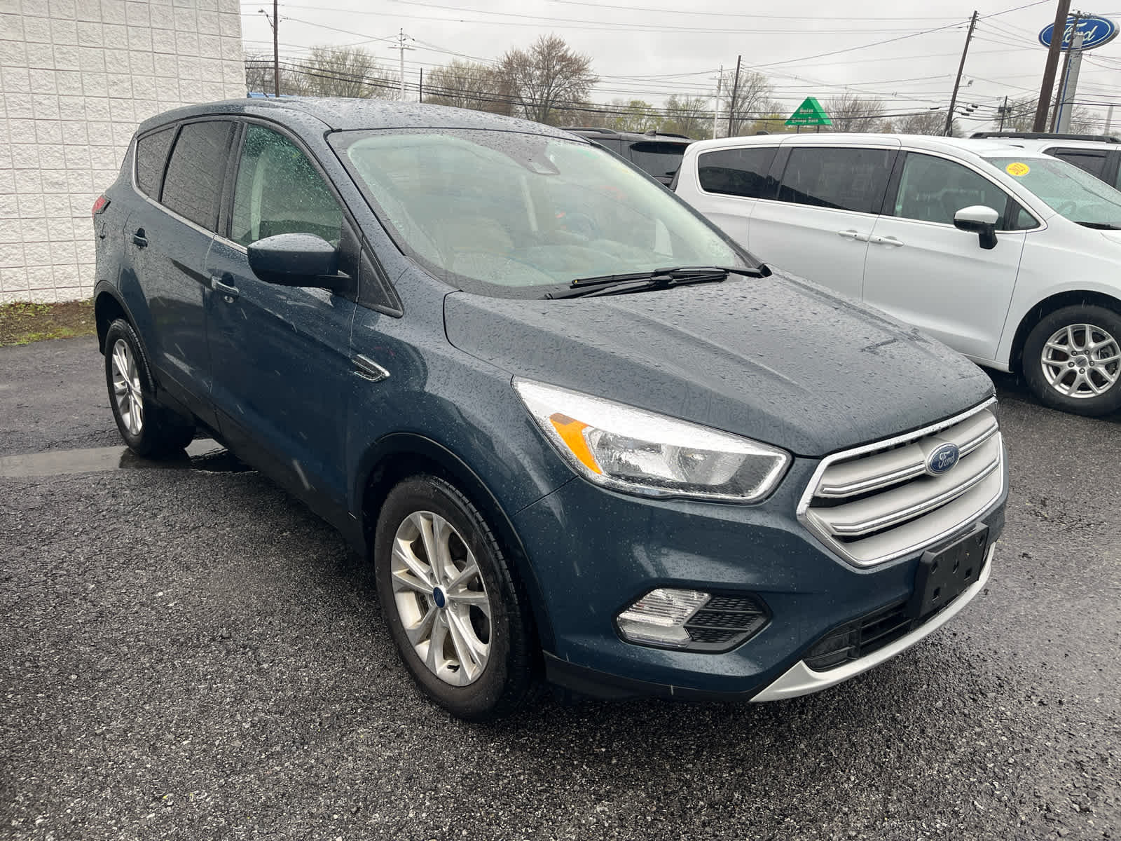 Used 2019 Ford Escape SE with VIN 1FMCU0GD7KUB51757 for sale in Niagara Falls, NY