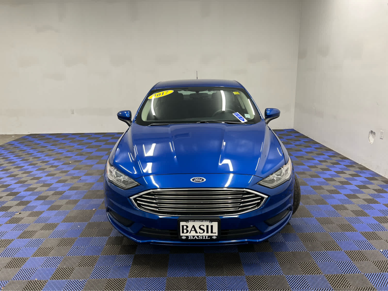 2017 Ford Fusion SE photo 2