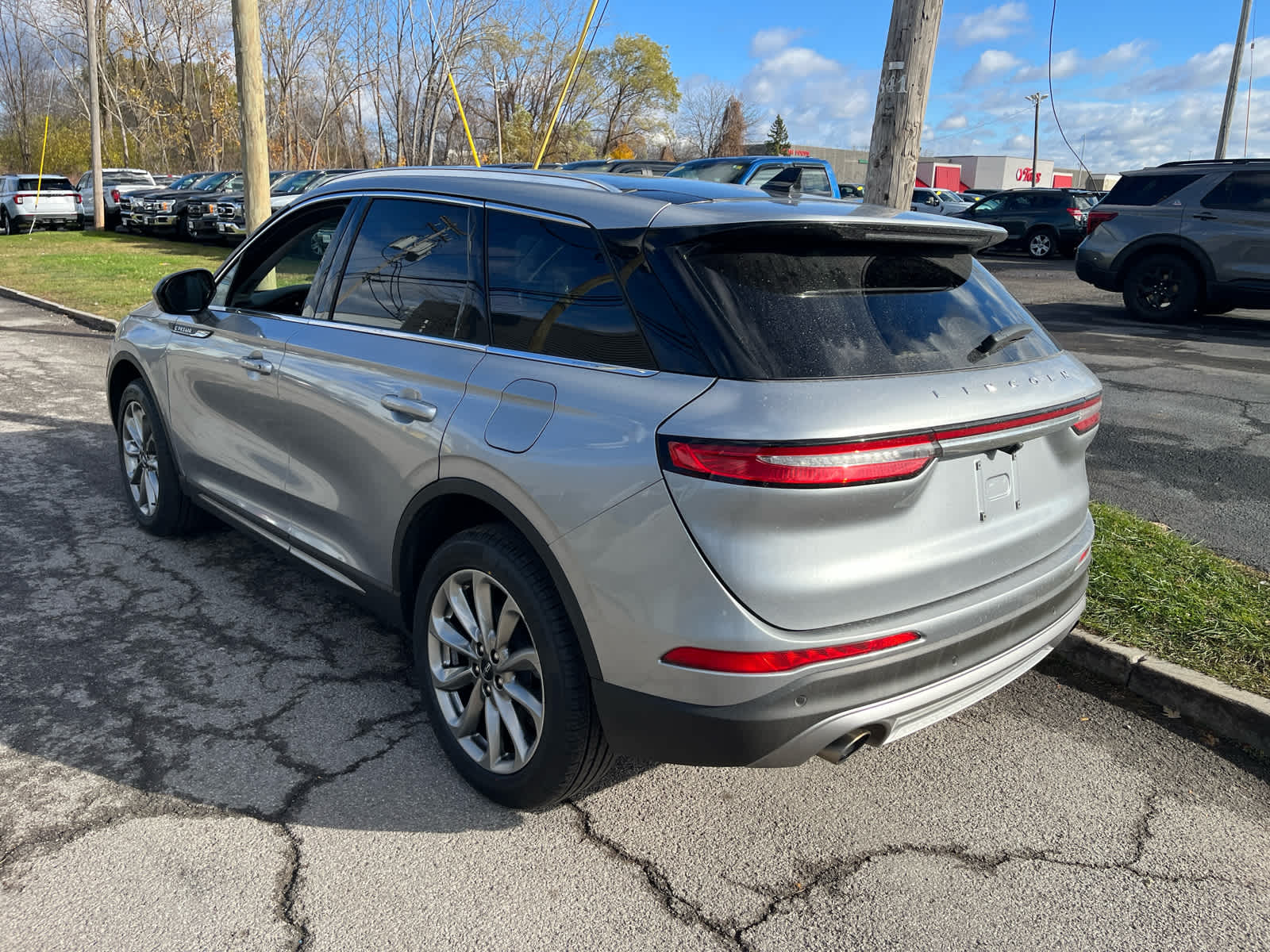 2021 Lincoln Corsair Standard photo 2