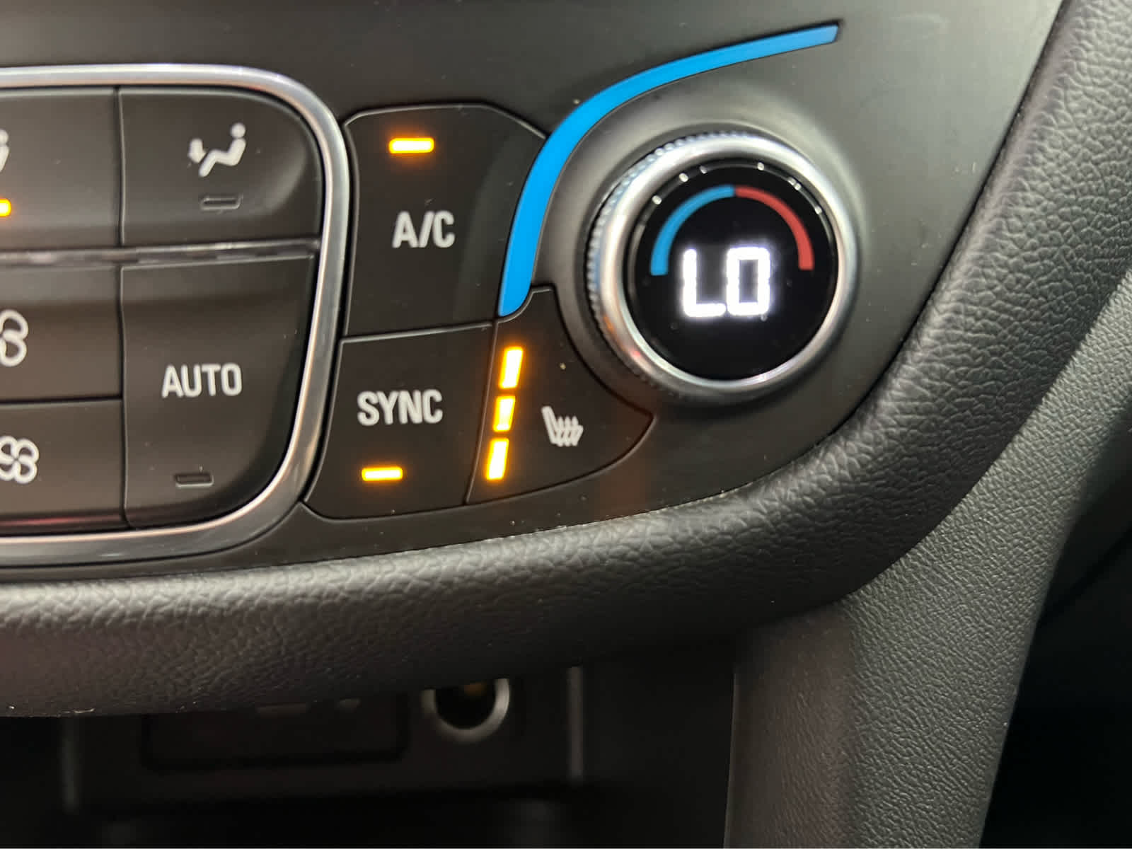 2022 Chevrolet Equinox LT photo 3