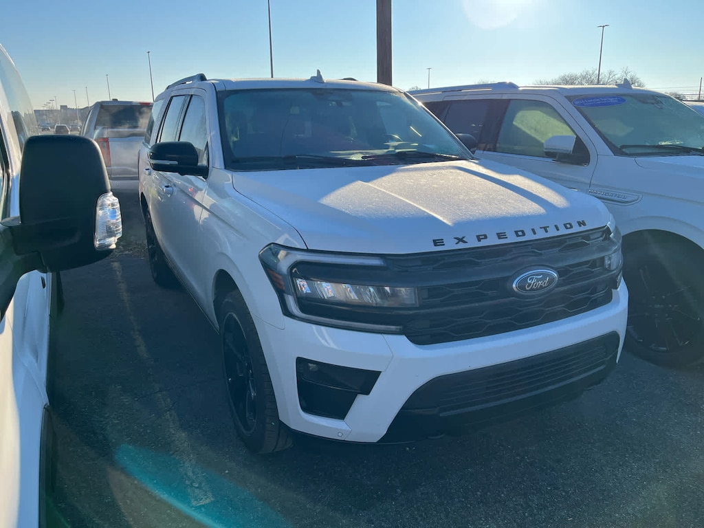 2022 Ford Expedition Limited photo 2